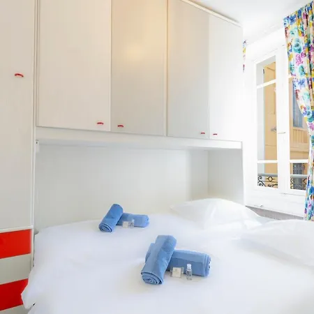 Place Amiral Barnaud Antibes