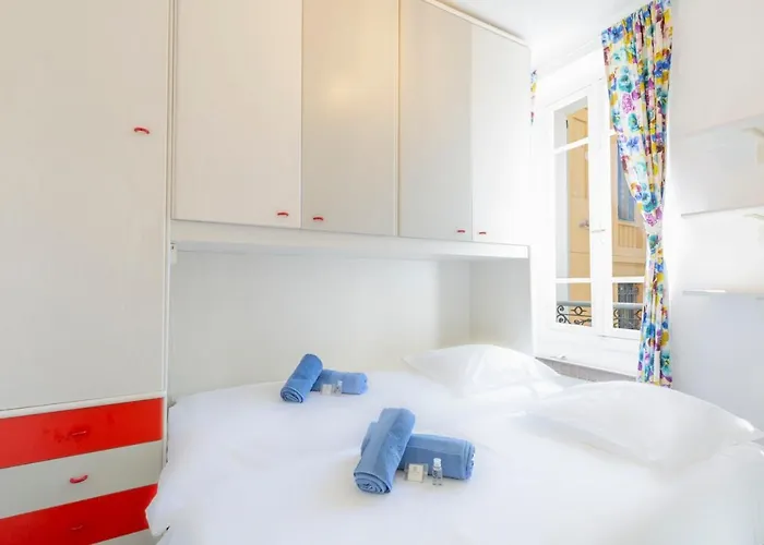 Place Amiral Barnaud Antibes