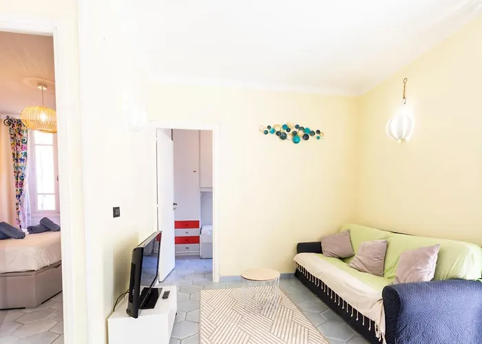 Place Amiral Barnaud Antibes