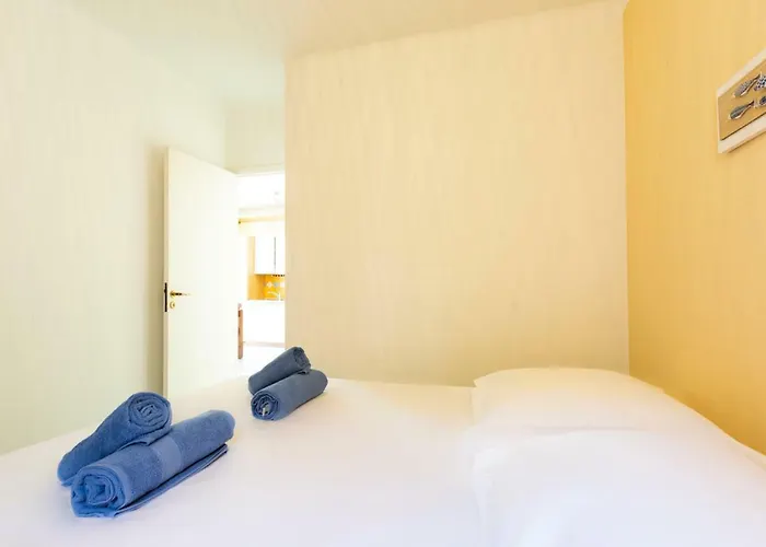 Place Amiral Barnaud Antibes